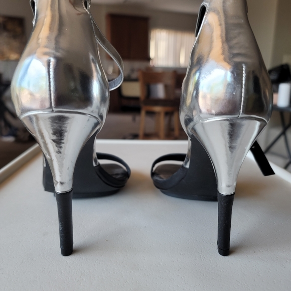 Heels - Picture 4 of 6
